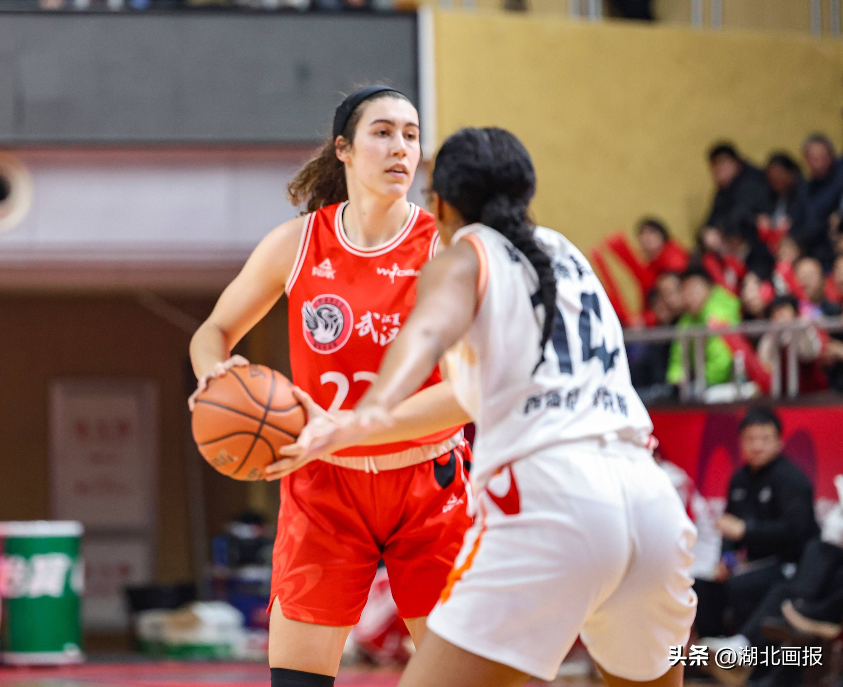 CBA常规赛国际比赛日走向成谜，托特纳姆临场应变，气氛紧张，轮换策略成焦点的简单介绍